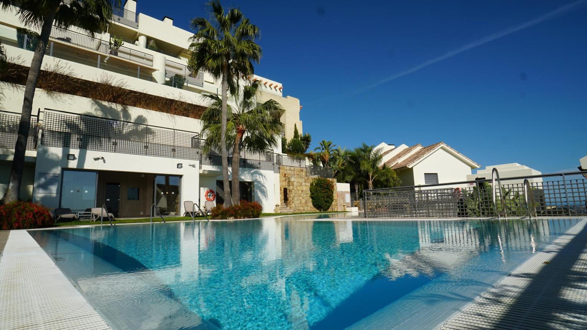 Apartment Luxury Retreat In Monteros