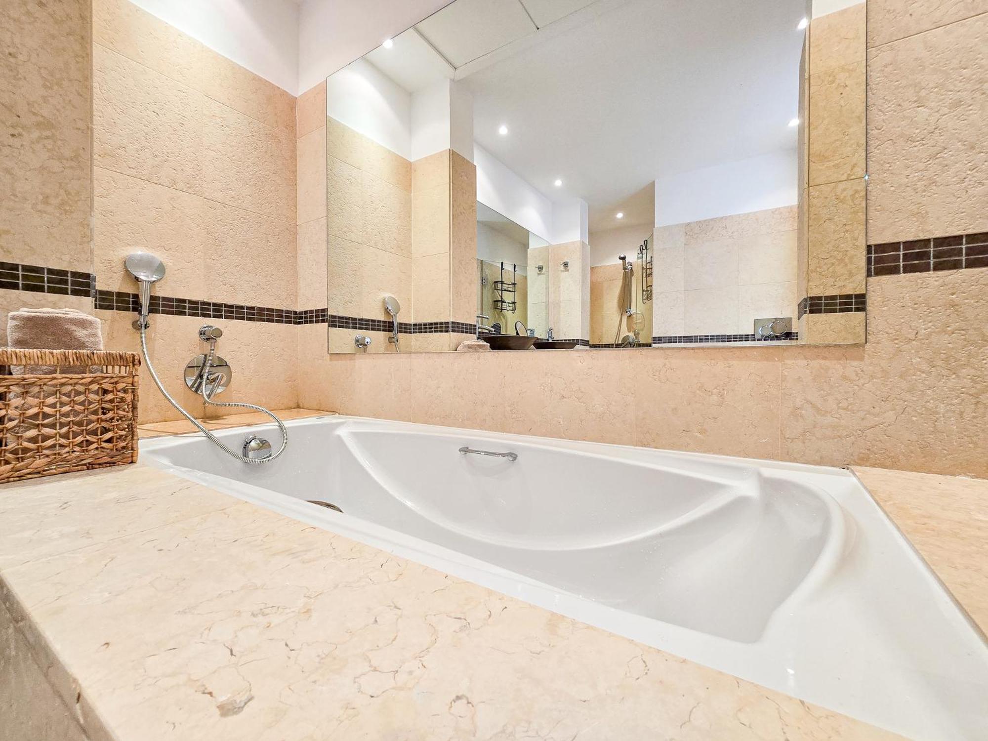 Luxury Retreat In Monteros Apartment *